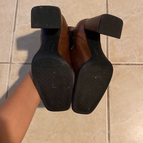 Boots - Picture 4 of 4